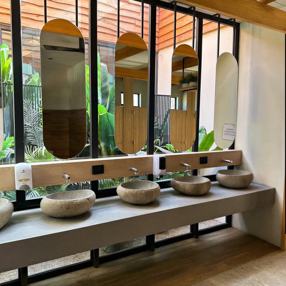 Baños de lujo La Villita — Parque Oasis, foto 4