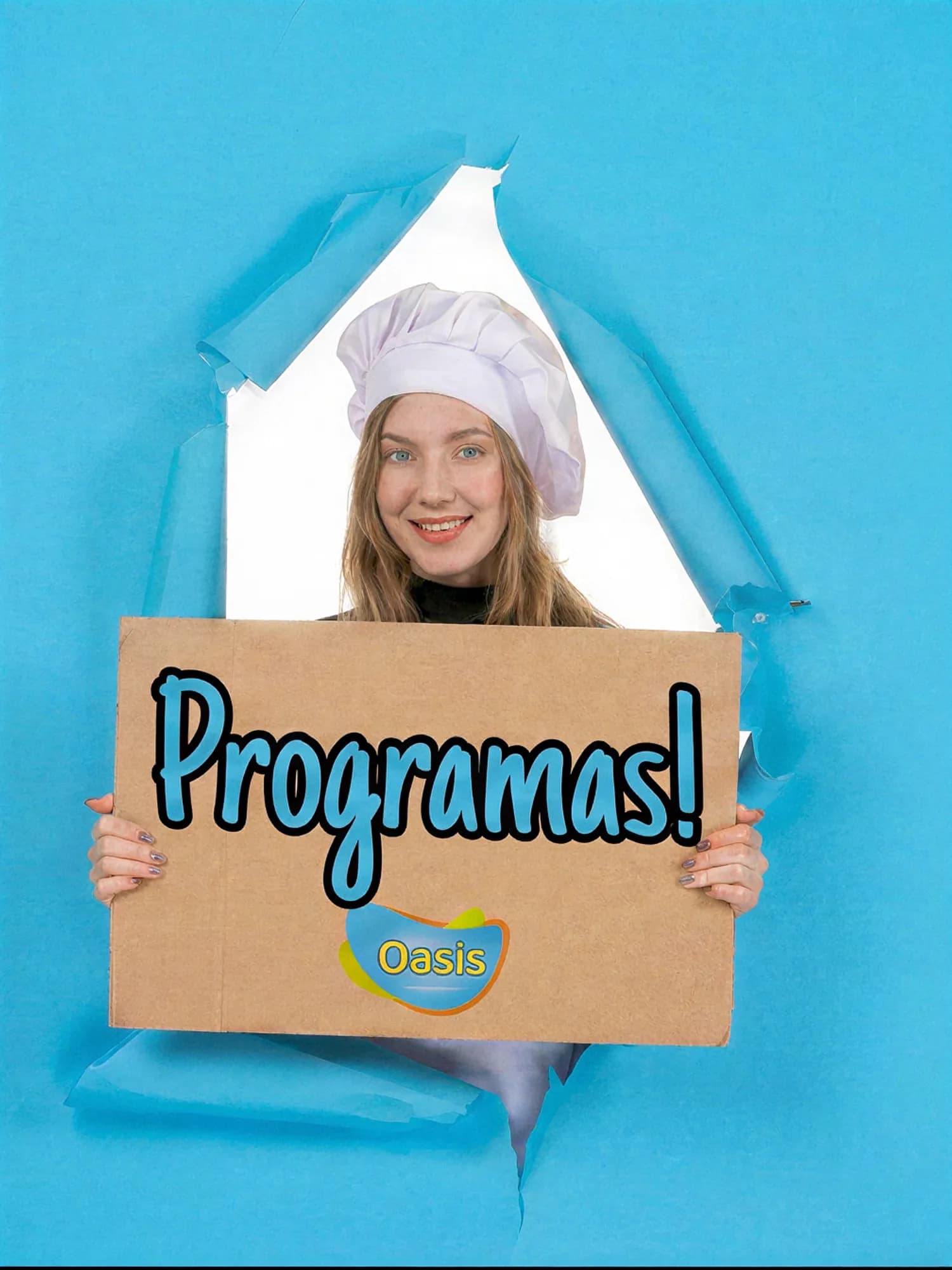 Cocinera del Parque Oasis con cartel Programas Entrada + Menú